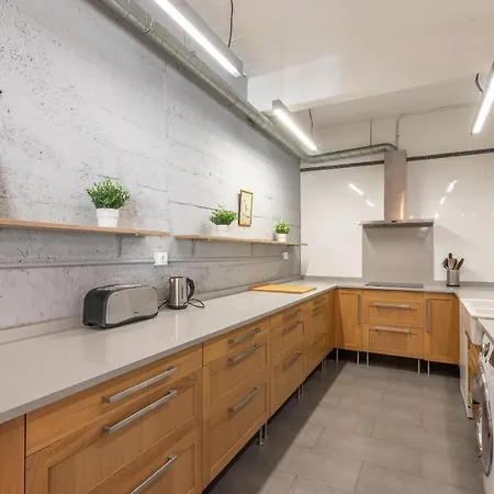 New! Lovely 3-bedroom Loft In アパート *