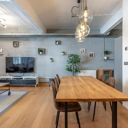 New! Lovely 3-bedroom Loft In *