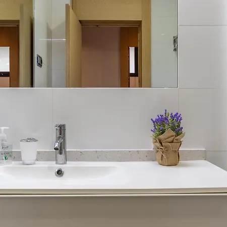 New! Lovely 3-bedroom Loft In アパート