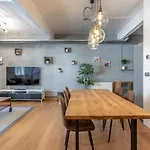 New! Lovely 3-bedroom Loft In *