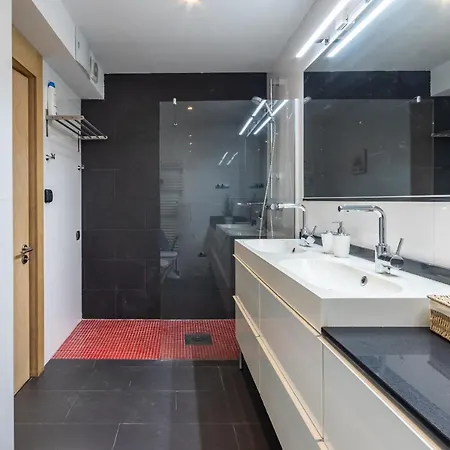 New! Lovely 3-bedroom Loft In شقة *