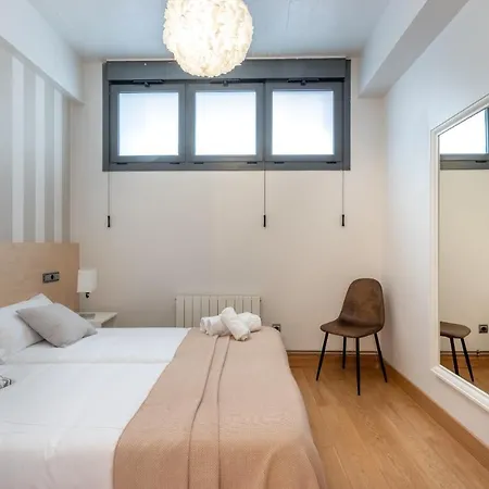 New! Lovely 3-bedroom Loft In شقة بلباو