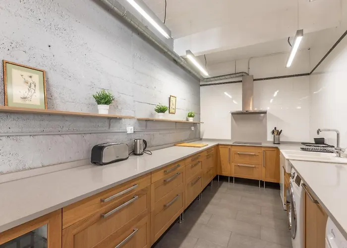 New! Lovely 3-bedroom Loft In Διαμέρισμα *