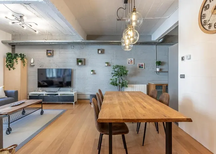 New! Lovely 3-bedroom Loft In *