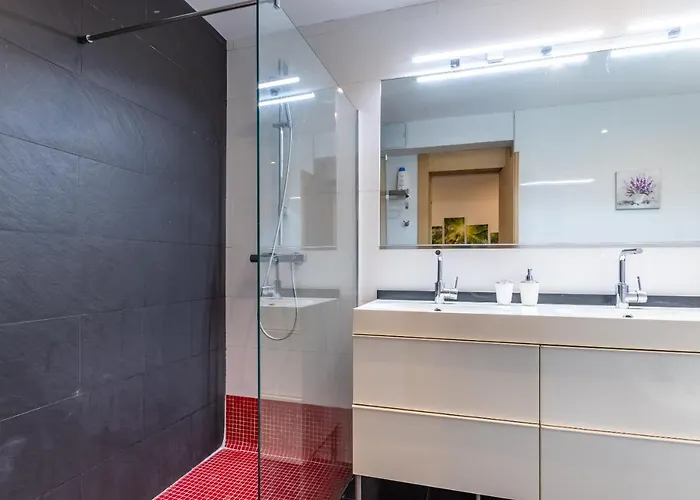 New! Lovely 3-bedroom Loft In 公寓 *