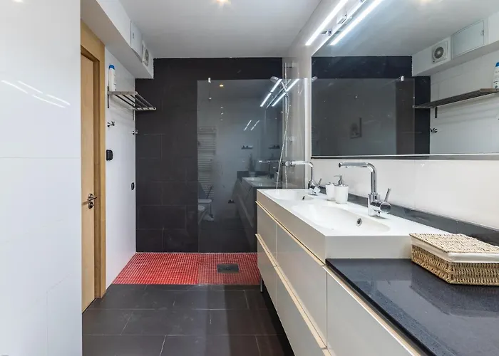 New! Lovely 3-bedroom Loft In Διαμέρισμα *