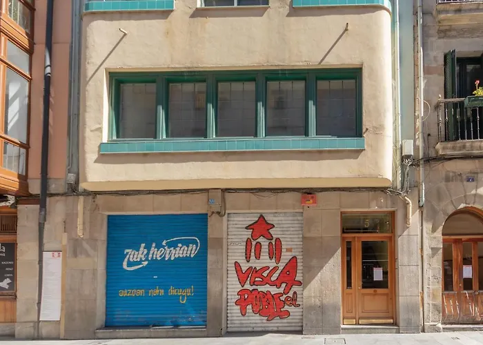 New! Lovely 3-bedroom Loft In