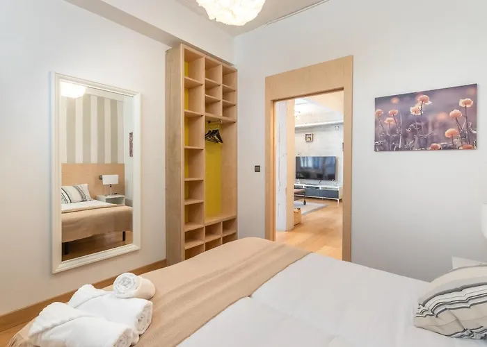 New! Lovely 3-bedroom Loft In 公寓 *