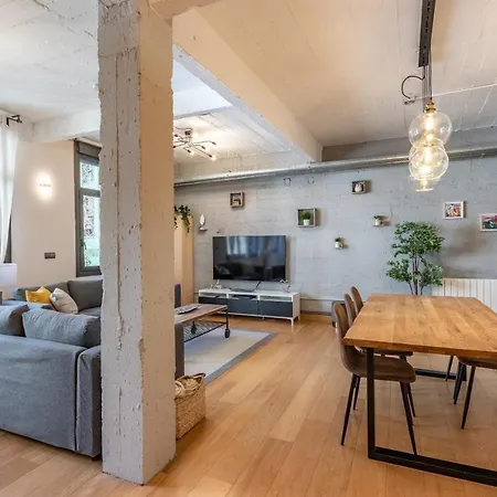 New! Lovely 3-bedroom Loft In *