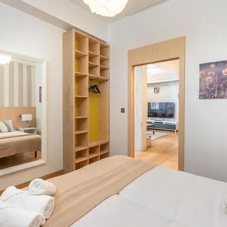New! Lovely 3-bedroom Loft In Appartement *